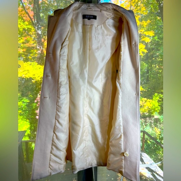 Kenneth Cole Reaction cream color cute coat. Pre-owned but good condition.Size 8 - Picture 4 of 10